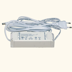 LED-muuntaja 24V, 40W (IP20) pistotulpalla