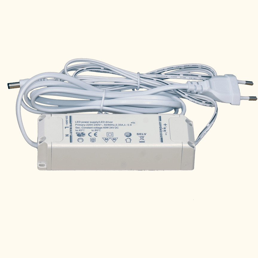 LED-muuntaja 24V, 40W (IP20) pistotulpalla
