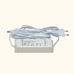 LED-muuntaja 24V, 20W (IP20) pistotulpalla